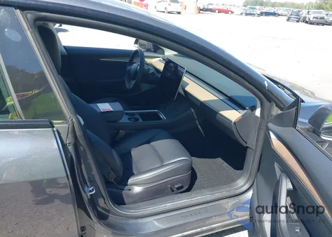 2022 Tesla Model 3 Performance Dual Motor All-Wheel Drive z USA, uszkodzony, nr VIN 5YJ3E1EC0NF194190